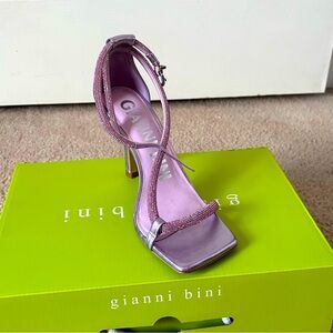 GIANNI BINI EVALLINAAH ‘FEME LAVENDR” RHINESTONE ANKLE STRAP SANDALS